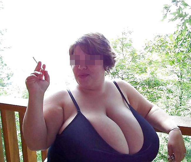 Charlotte femme ronde partage ses énormes seins sur Grenoble